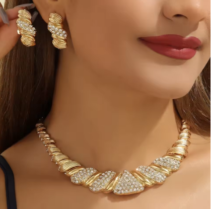 Italy 18k Gold Plated Women Jewelry Set Crystal Design Round Necklace Earrings Banquet Wedding Party Jewelry Wife Birthday Gift