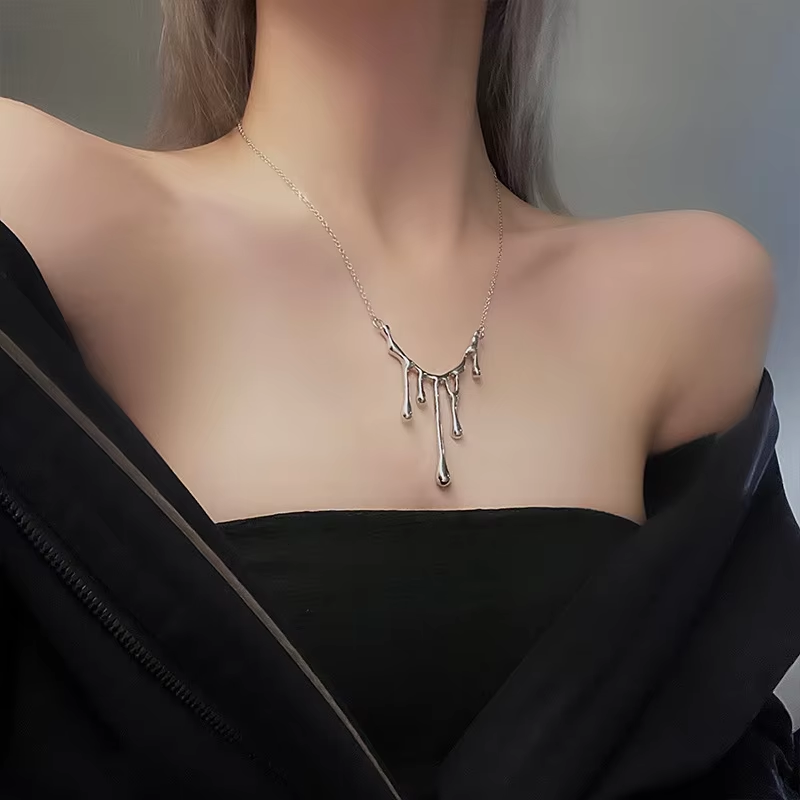 Hip Hop Exaggerated Water Drop Lava Flow Silver Color Necklace For Women Stainless Steel Pendant Necklace Fashion Sweater Chain